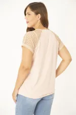 Kadın Büyük Beden Pudra Pamuk Kumaş Ön Pat Fermuarlı Dantel Detaylı Bluz 65N36940