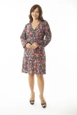 Kadın Büyük Beden Renkli Göğüs Büzgü Detaylı Krinkıl Desenli Elbise 65N36896