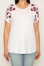 KADIN KEMİK YAKA VE KOL AĞZI KOPENAKİ DANTELLİ OMUZLARI NAKIŞLI BLUZ