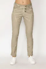 Pantalon pour femme en gabardine délavée kaki avec bonnets à boutons métalliques