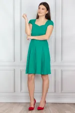 ROBE À COL CARRÉ ET PLISSÉE