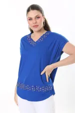 Kadın Büyük Beden Saks Taş Detaylı V Yakalı Kısa Kollu Bluz 65N37673