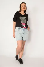 KADIN MAVİ YIKAMA EFEKTLİ PAÇASI PİS DİKİŞLİ JEAN ŞORT