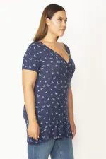 Kadın Lacivert Ön Pat Düğmeli V Yakalı Kelebek Desenli Bluz 65N27850