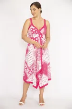 Robe longue rose grande taille à bretelles et col cache-cœur