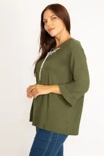 Kadın Bordo Yakası Kuşgözü Bağcık Detaylı Kol Ağzı Fırfır Büzgülü Bluz 65N34648