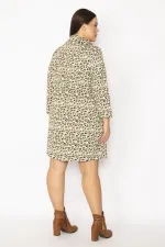 KADIN VİZON YAKA VE ÖN DETAYLI ARKA ORTASI LASTİK BÜZGÜLÜ CEPLİ ELBİSE