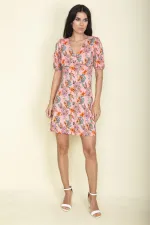 KADIN RENKLİ GÖĞÜS BÜZGÜ VE KOL AĞZI LASTİK DETAYLI V YAKALI ELBİSE