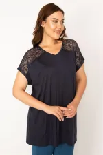 Kadın Lacivert Omuzları Dantel V Yakalı Bluz 65N33848