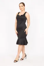 Robe noire grande taille pour femme avec jupe à volants et col