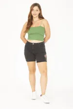 Kadın Büyük Beden Siyah Nakış Detaylı Kot Şort 65N36804