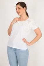 Kadın Beyaz Büyük Beden Yakası Flok Tül Detaylı Bluz