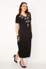 Kadın Siyah Nakış Detaylı V Yaka Viskon Elbise 65N33179