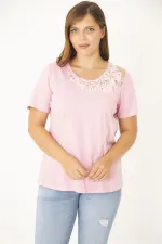 Kadın Büyük Beden Beyaz Pamuk Kumaş Dantel Detaylı Bluz 65N36937