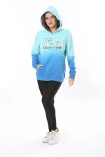 Kadın Büyük Beden Renkli İki İplik Sim Ve Ön Baskı Detaylı Kapşonlu Sweatshirt 65N37162