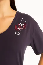 Kadın Lacivert V Yakalı Nakış Detaylı Bluz 65N34573