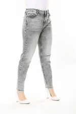 Kadın Büyük Beden Gri Yıkama Efektli Yırtık Detaylı Kot Pantolon 65N37915