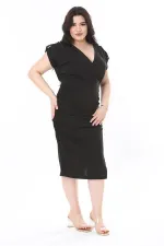 Kadın Büyük Beden Siyah Anvelop Yakalı Yanları Büzgü Detaylı Elbise 65N37932