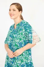 Kadın Mavi Büyük Beden Dokuma Viskon Kumaş Kolları Dantel Detaylı V Yakalı Bluz