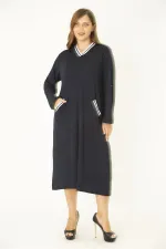 Kadın Büyük Beden Lacivert Ribana Detaylı V Yakalı Kol Boy Ayarlı Cepli Elbise 65N36829