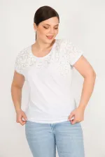 Kadın Beyaz Büyük Beden Yakası Flok Tül Detaylı Bluz