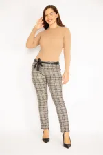 Kadın Bordo Ekose Desenli Gizli Kemer Ön Fermuarlı Yan Cepli Suni Deri Kuşak Detaylı Klasik Pantolon