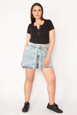 KADIN MAVİ YIKAMA EFEKTLİ KUŞAKLI PAÇASI PİS DİKİŞLİ JEAN ŞORT