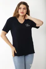 Kadın Büyük Beden Lacivert Kaşkorse Kumaş Göğsü Nakışlı Likralı Bluz 65N37235