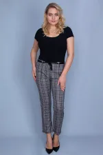 KADIN RENKLİ EKOSE DESEN YAN CEPLİ ARKA FLOTA SÜS CEPLİ SUNİ DERİ KUŞAK DETAYLI PANTOLON