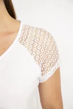 Kadın Beyaz Büyük Beden Pamuklu Kumaş Ön Pat Fermuarlı Kolları Dantel Bluz