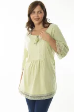 Kadın Büyük Beden Yeşil Kol Ağzı Ve Etek Ucu Dantel Detaylı Nervül Dikişli Tunik 65N36876