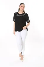 Kadın Büyük Beden Beyaz İnci Ve Nakış Detaylı Kısa Kollu Bluz 65N37677