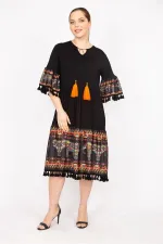 Kadın Siyah Büyük Beden Kol Ve Eteği Desenli Püskül Detaylı Elbise 65N35844