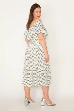 KADIN KEMİK PUAN DESEN YAKASI LASTİK VE VOLAN DETAYLI ETEĞİ KATLI DOKUMA VİSKON KUMAŞ ELBİSE
