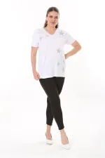 Kadın Büyük Beden Beyaz Taş Detaylı V Yaka Göğüs Cepli Kısa Kollu Bluz 65N37678