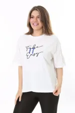 Kadın Büyük Beden Beyaz Pamuklu Kumaş Ön Nakışlı Kısa Kollu Bluz 65N37855