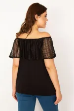 Kadın Siyah Yakası Lastikli Dantel Volanlı Bluz 65N33880