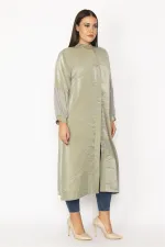 Kadın Siyah Simli Kumaş Kol Ağzı Şifon Detaylı Hakim Yaka Ön Düğmeli Uzun Kap 65N28483