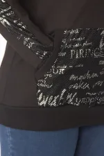Kadın Siyah Lak Baskı Ve File Detaylı Kapşonlu Kanguru Cepli Sweatshirt 65N28358