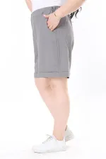 Kadın Büyük Beden Gri Bürümcük Kumaş Beli Lastikli Yan Cepli Şort 65N37979
