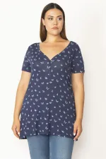 Kadın Lacivert Ön Pat Düğmeli V Yakalı Kelebek Desenli Bluz 65N27850
