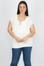 Kadın Büyük Beden Kemik Taş Detaylı Düşük Yakalı Bluz 65N37662