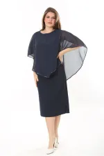 Kadın Büyük Beden Lacivert Şifon Pelerinli Elbise 65N37910
