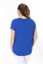 Kadın Büyük Beden Beyaz Nakış Detaylı Yaka Ve Kol Ağzı Kopenaki Dantelli V Yakalı Bluz 65N37676