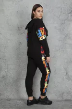 KAPŞONLU FERMUAR VE BASKI DETAYLI KUŞGÖZLÜ SWEATSHİRT PANTOLON TAKIM