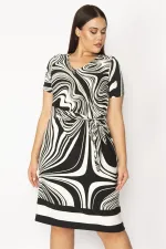 Kadın Siyah V Yakalı Önü Bağcık Detaylı Desenli Elbise 65N29396