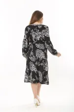 Kadın Büyük Beden Siyah Yaka Bağcık Ve Kol Ağzı Lastik Detaylı Katlı Uzun Elbise 65N37561