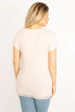 Kadın Pembe Yaka Ve Etek Ucu Dantel Detaylı Düşük Yakalı Bluz 65N34531