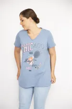 Kadın Büyük Beden Bebe Mavisi V Yakalı Sim Ve Baskı Detaylı Kısa Kollu Bluz