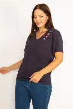 Kadın Lacivert V Yakalı Nakış Detaylı Bluz 65N34573